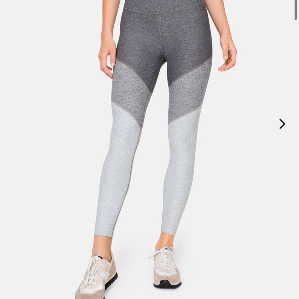 Like new Springs 7/8 Outdoor Voices legging